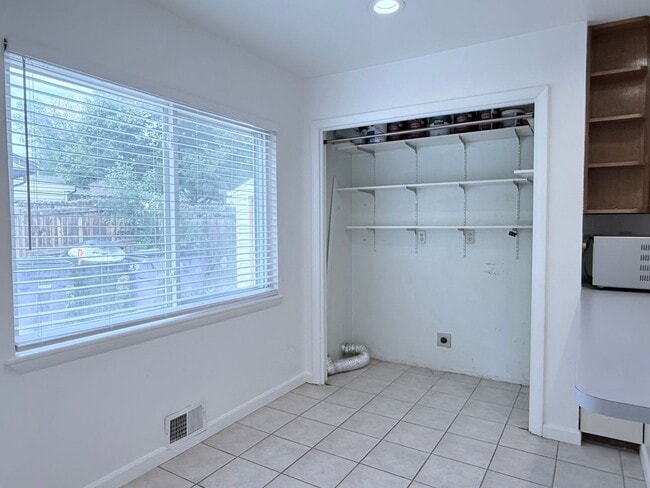 Building Photo - Welcome to University Hills!!  Perfect 3 B...