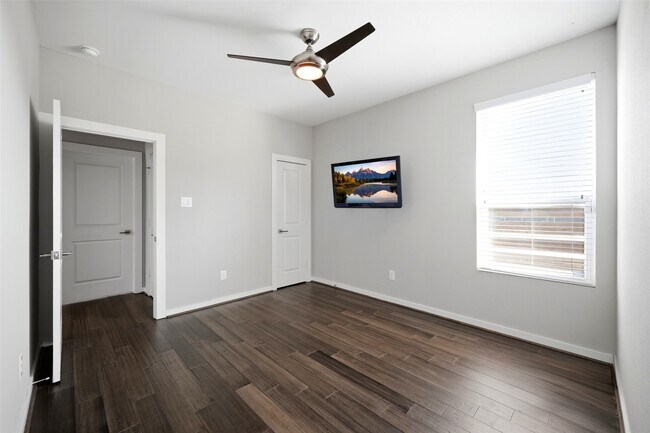 Building Photo - 605 Dumble St