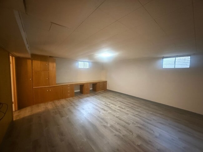 Building Photo - 3326 S Ash St