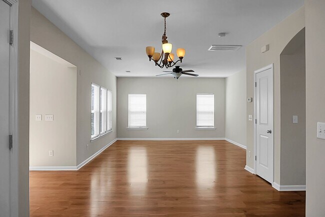 Building Photo - Comfortable Living, 4 BR 2.5 BA Home, Two Car Garage