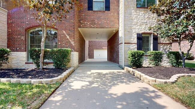 Building Photo - 18814 Cove Vista Ln