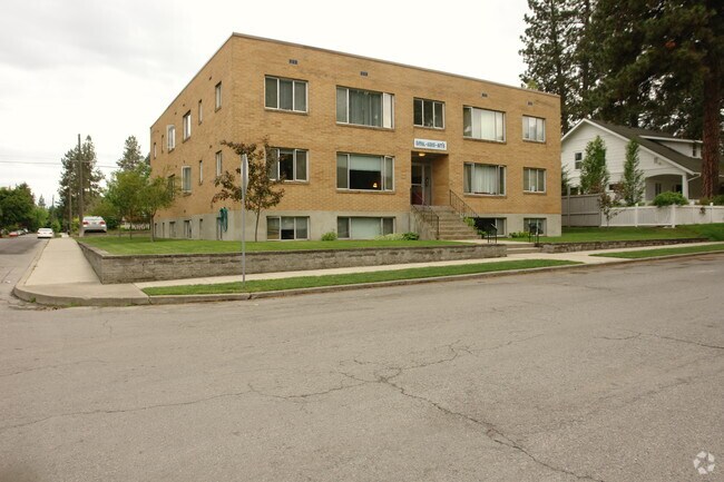Building Photo - Royal Arms