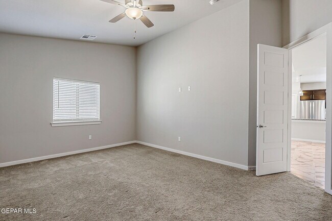 Building Photo - 12616 Zollinger Ave