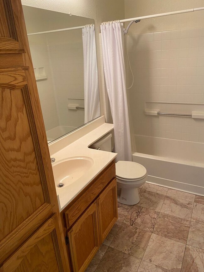 Building Photo - Bentley Square - Gated 3 Bdrm+office
