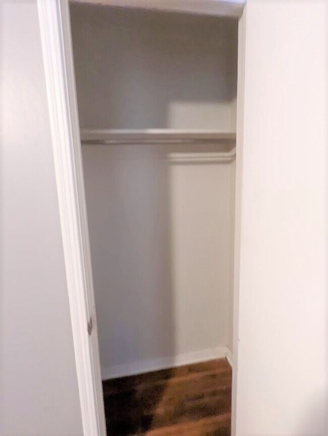 Building Photo - 2 Bed 1 Bath Plus Bonus Living/Office Cottage Style Home-The Village NW OKC