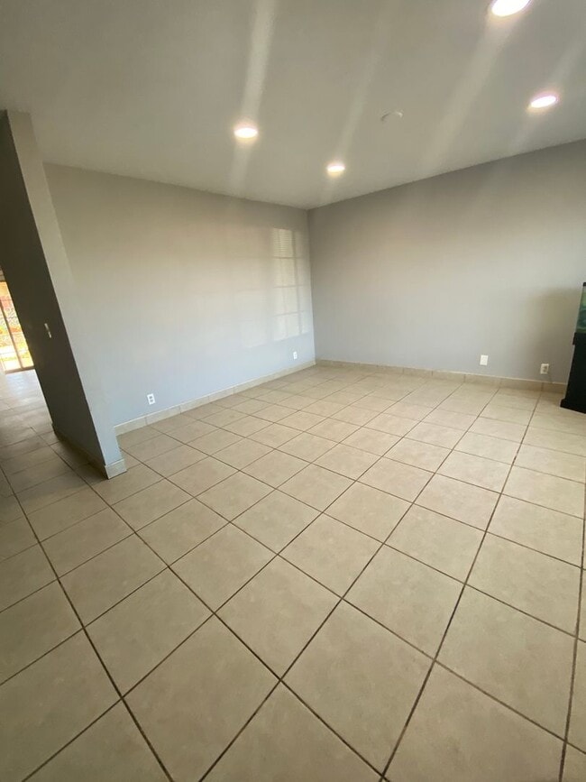 Building Photo - 189 Larsen Cir