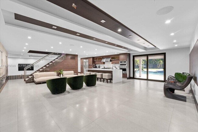 Building Photo - 280 NE 156th St