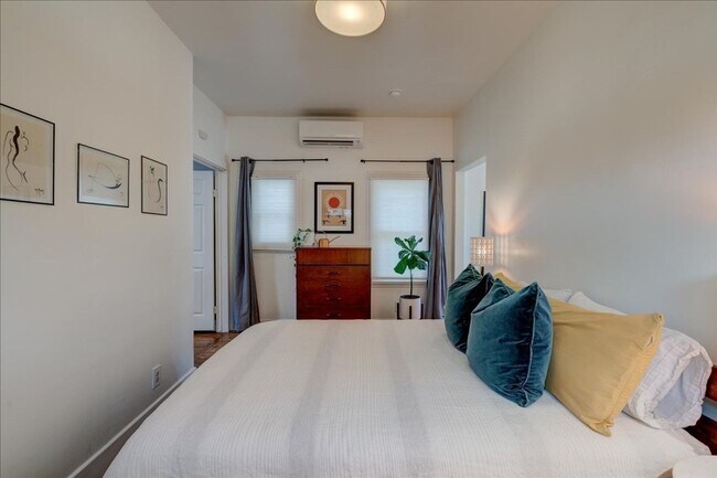 Building Photo - Classic Craftsman with Modern Amenities 2-Bedroom, 2-Bath Rental Home in the Heart of Golden Hill...