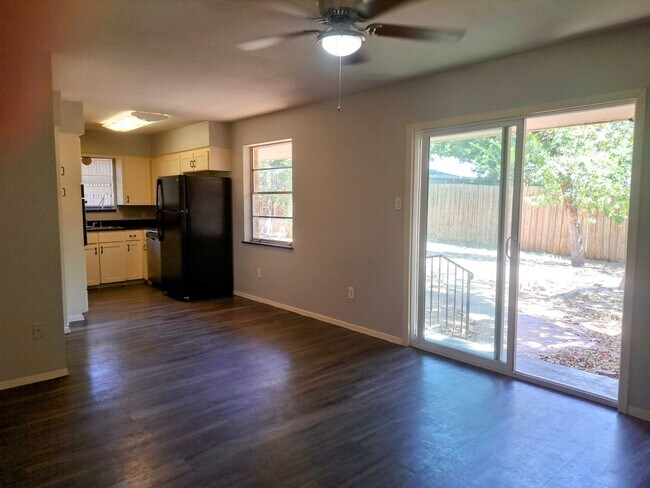 Building Photo - 56041 Glenwick Ln