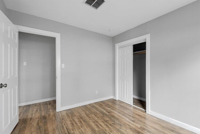 Building Photo - 6301 Arnold Dr