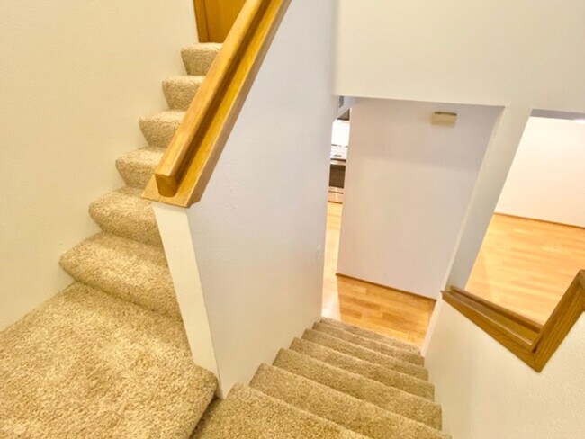 Building Photo - Quaint 2BR 1.5BA Condo in the Vineyards