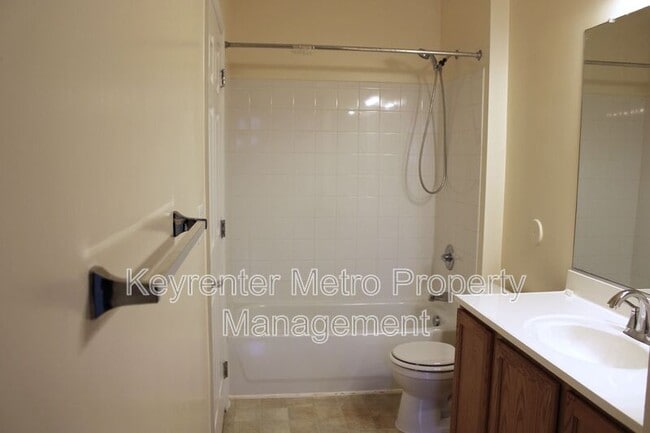 Building Photo - 1321 Karen Blvd