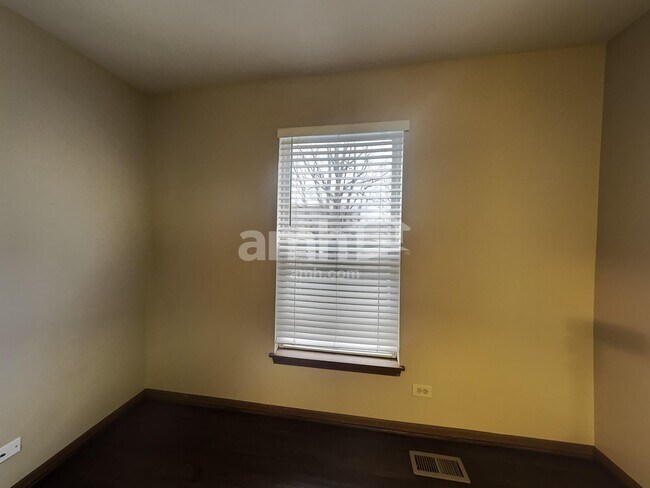 Building Photo - 1404 Keele Dr