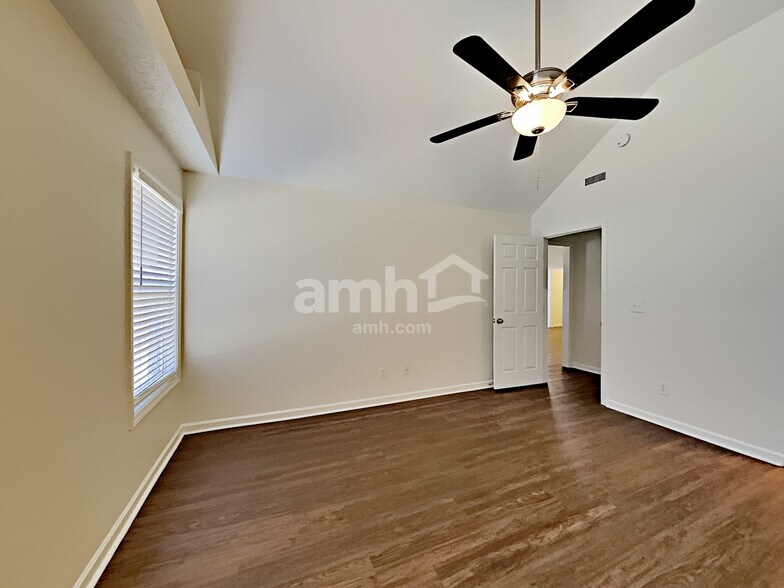 Building Photo - 6027 Nautical St