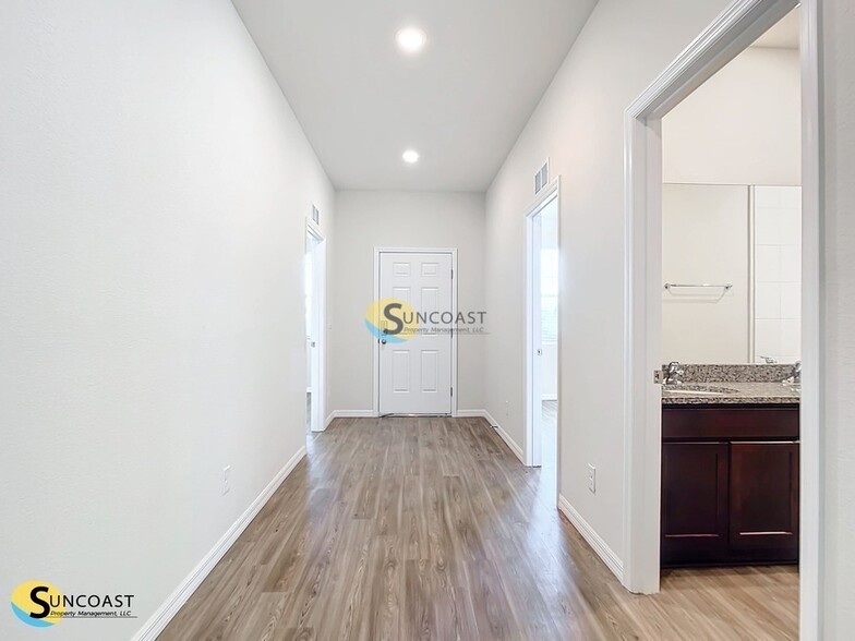 Building Photo - 585 Marion Oaks Pass