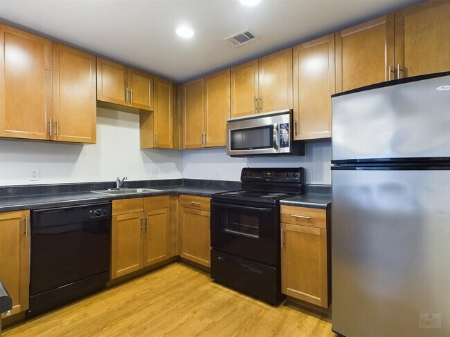 Building Photo - 711 W 32nd St