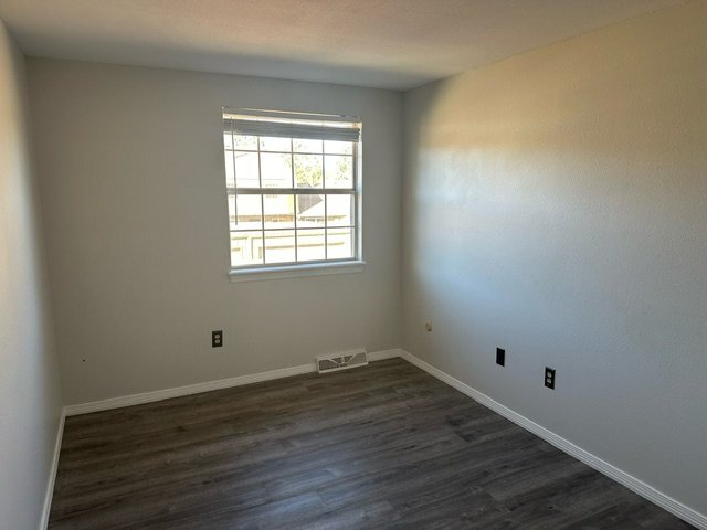 Building Photo - Stunning 3-bedroom 2.5 bath condo for rent