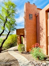 Building Photo - 5051 N Sabino Canyon Rd