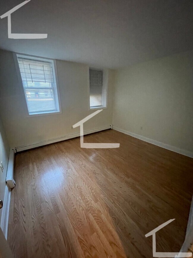 Building Photo - Large 3 bed unit in Allston near the Green...