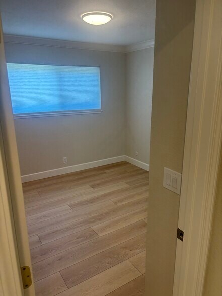 Building Photo - 3013 Notre Dame Dr