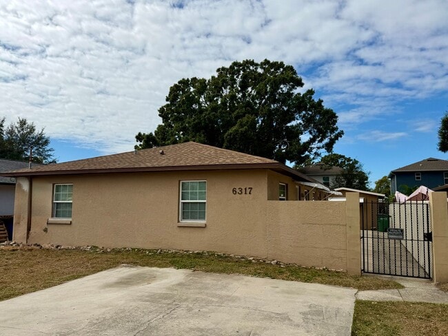 Primary Photo - 2 BEDROOM 1 BATHROOM IN SOUTH TAMPA !!!