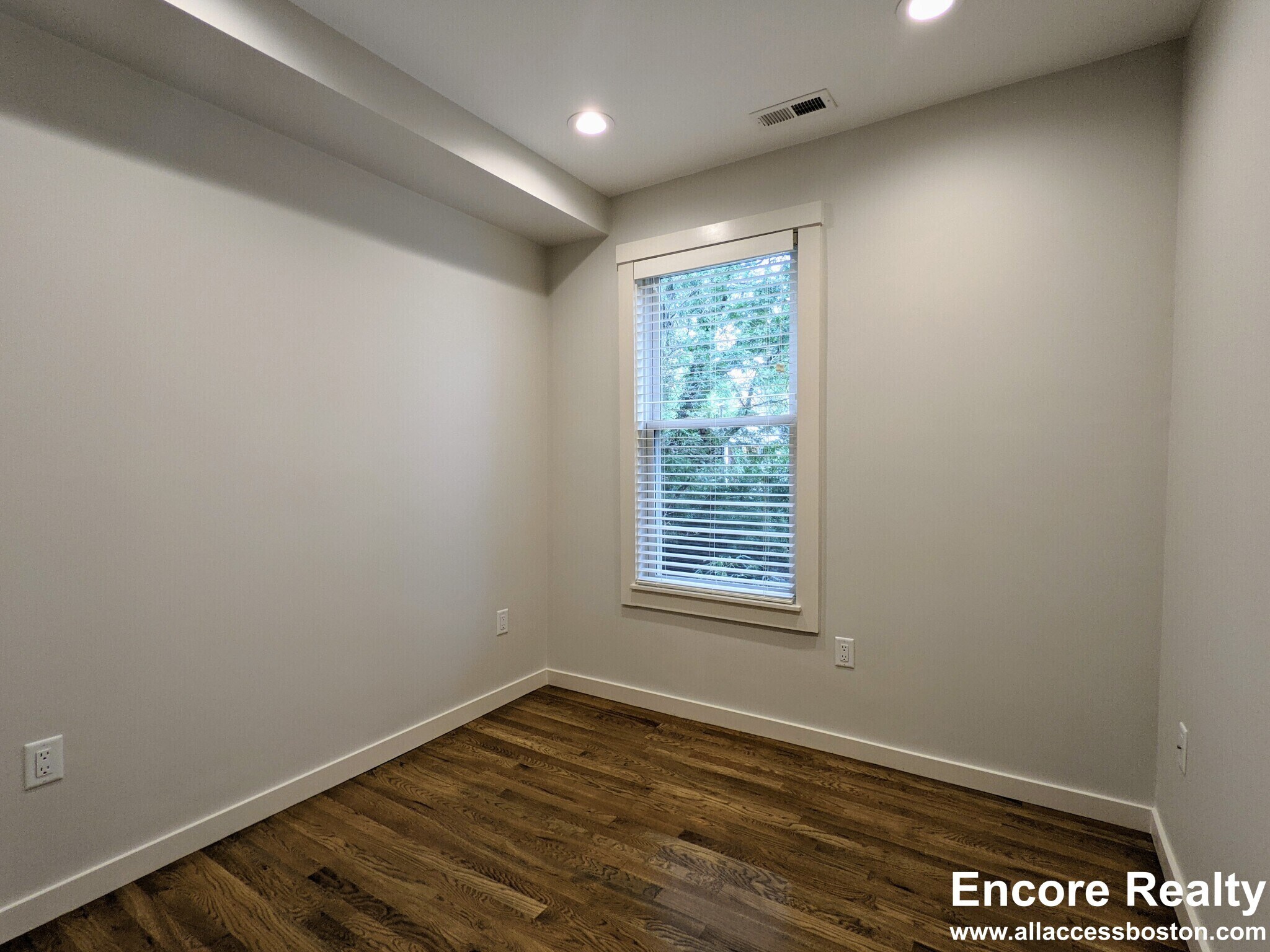 Building Photo - 2 Belvedere Pl. Unit 2