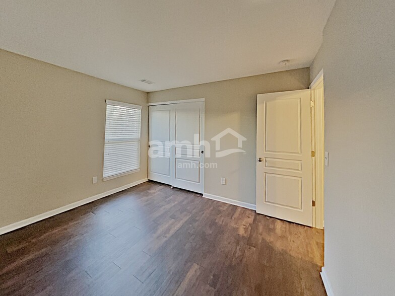 Building Photo - 822 Commerce Trl