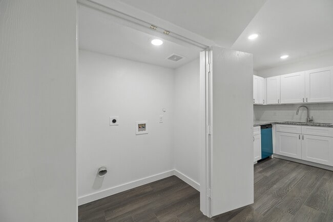 Building Photo - 1054 North Ln