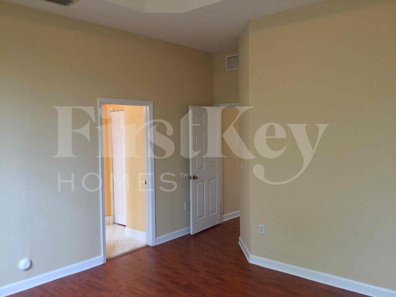 Building Photo - 1485 NE 40th Rd