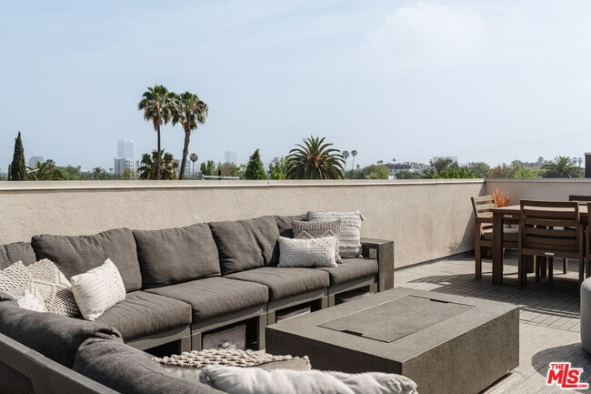 Building Photo - 6072 Pickford St