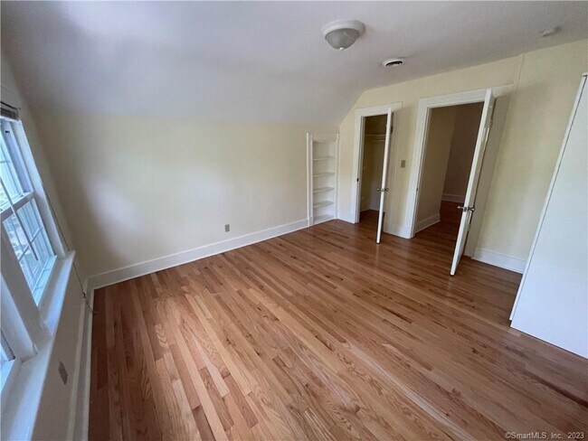 Building Photo - 174 Mansfield St