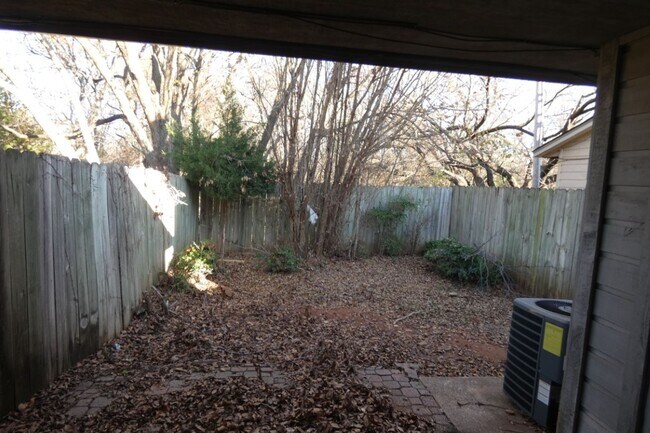 Building Photo - Close to Fort Sill, East side neighborhood