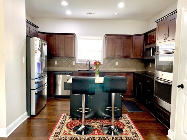 Building Photo - 2925 McManus Cir