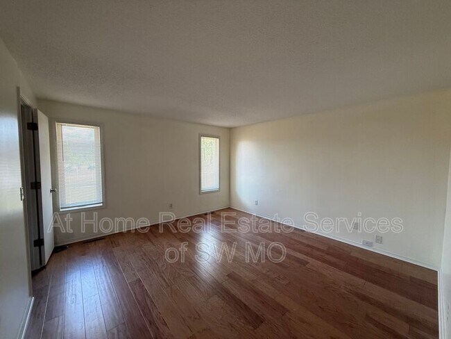 Building Photo - 2633 W Hanover Dr