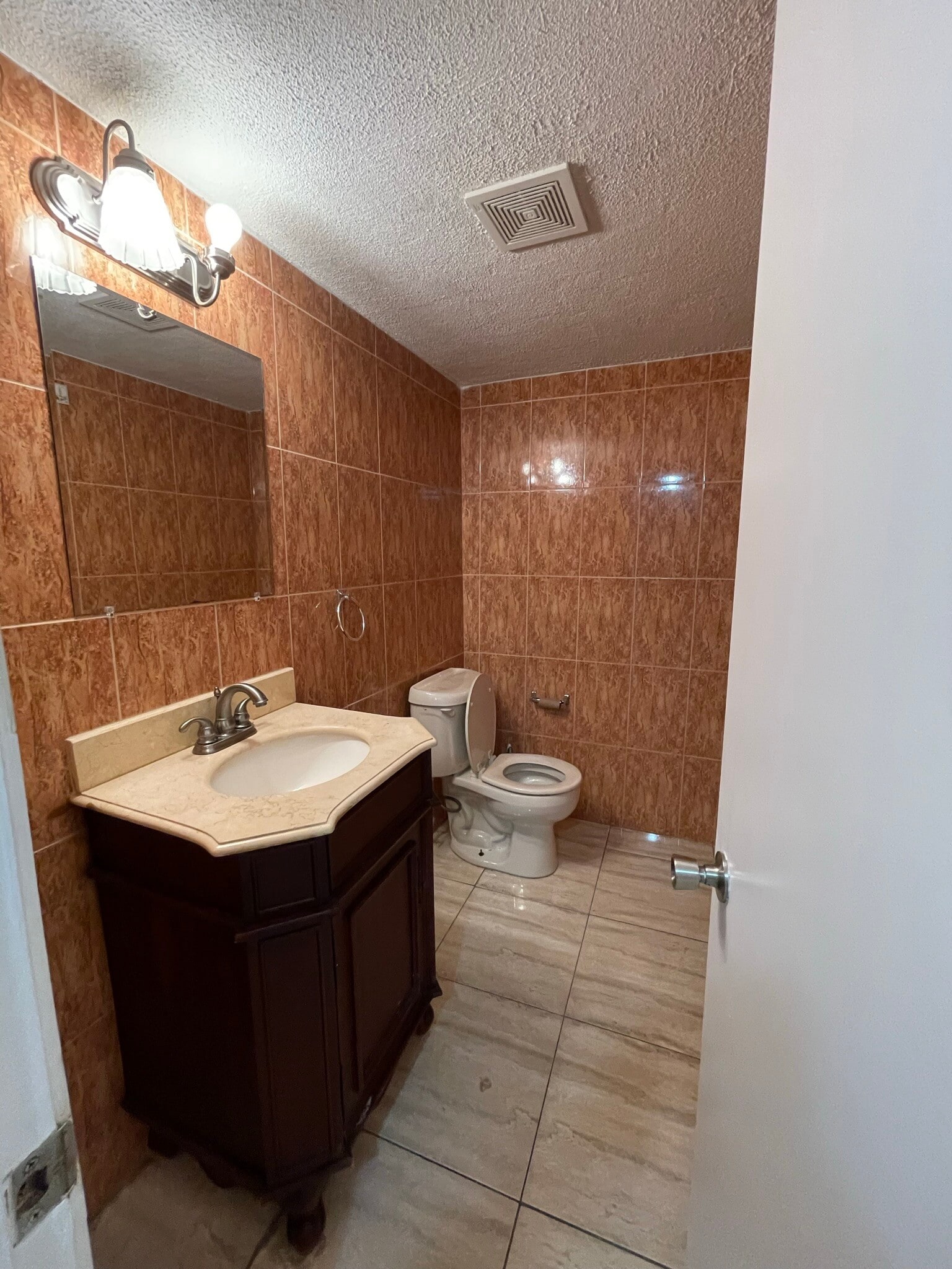 Building Photo - 661 N University Dr