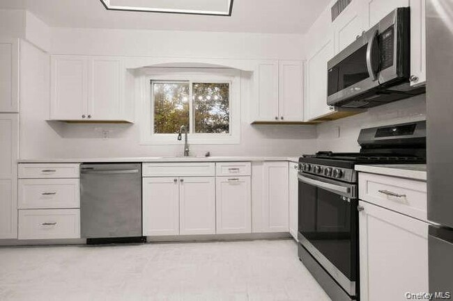 Building Photo - 93 Seton Dr