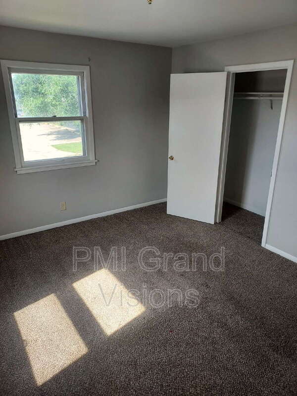 Building Photo - 340 N Monroe St