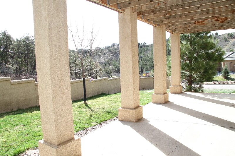 Building Photo - 2424 Sierra Oak Dr