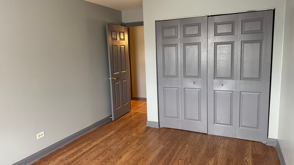 Building Photo - 9970 S 84th Ter