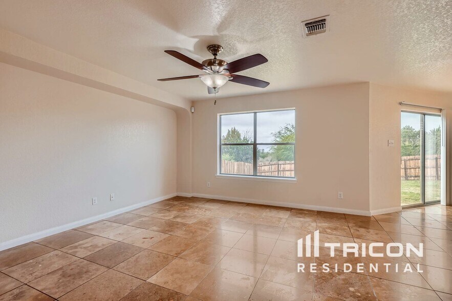 Building Photo - 5764 Maxfli Dr