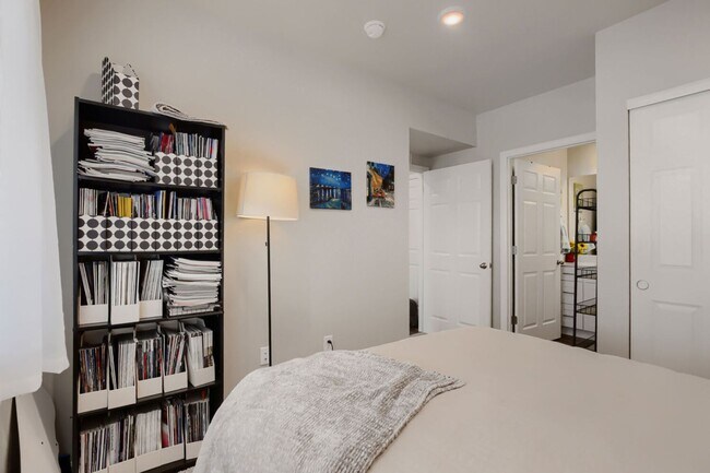 Building Photo - Spacious 3-Bedroom Home with Modern Finishes in North Broomfield