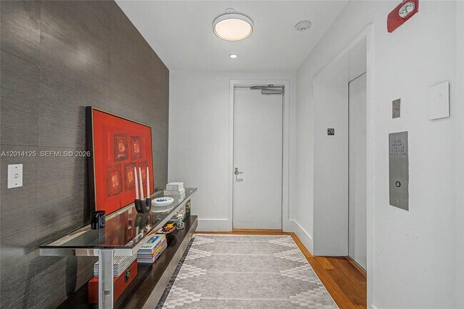 Building Photo - 2627 S Bayshore Dr
