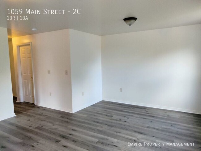 Building Photo - 2nd Floor: 1 Bedroom / 1 Bathroom Apartmen...