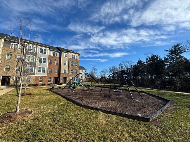 Building Photo - Modern 3 Bed 2.5 Bath Townhome In Beautiful Arcola Town Center