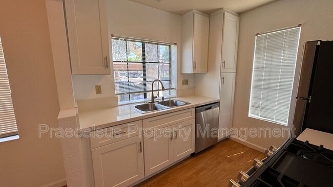 Building Photo - 10935 Summerdale Way