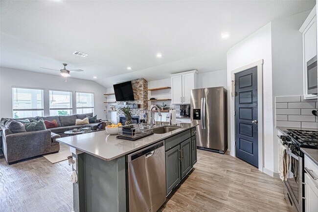 Building Photo - 246 Dusty Bridle Ln