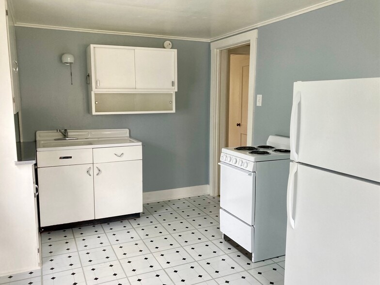 Building Photo - 414 Main St