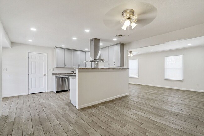 Building Photo - 10401 Centaur Dr