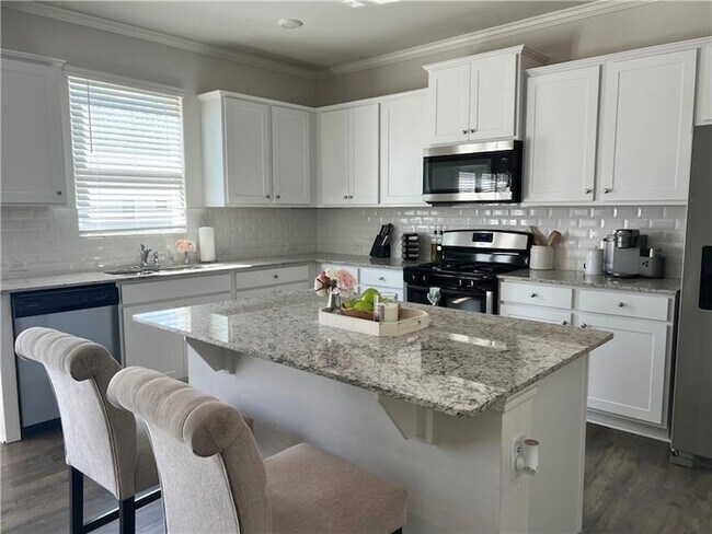 Building Photo - 167 Fernbrook Trl
