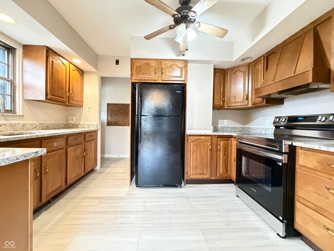 Building Photo - 5430 E 11th St